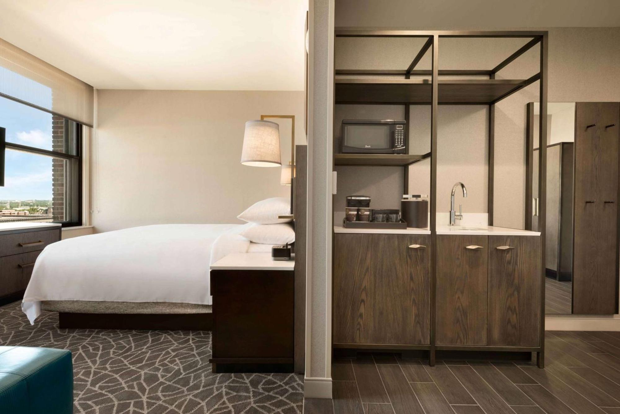 Embassy By Hilton Downtown Minneapolis