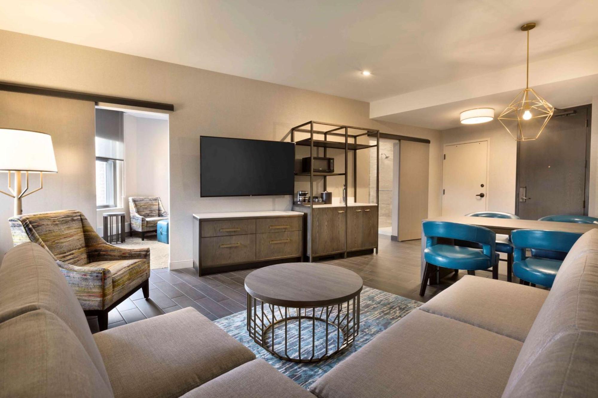 Embassy By Hilton Downtown 4*