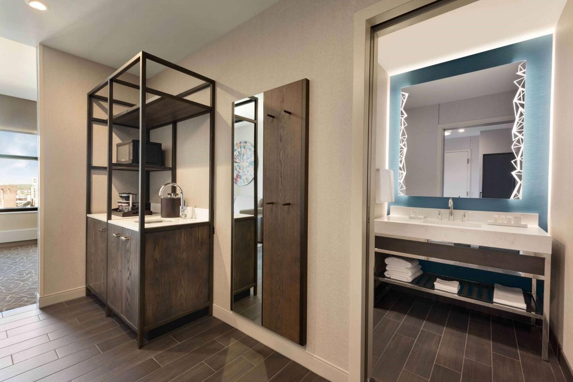 Embassy By Hilton Downtown Hotel 4*