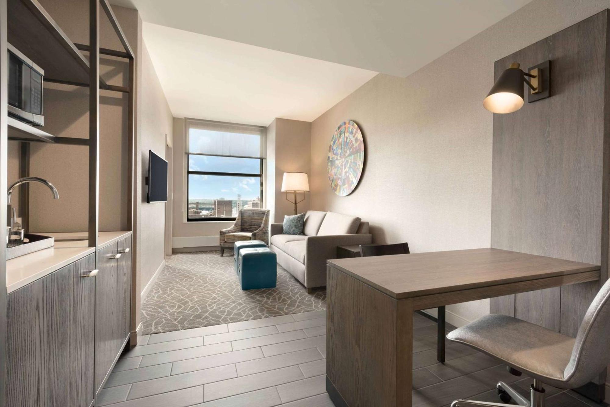 Hotel Embassy By Hilton Downtown 4*