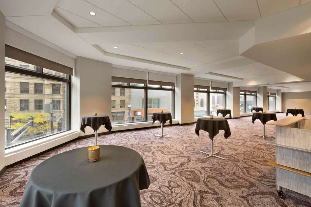 Hotel Embassy By Hilton Downtown