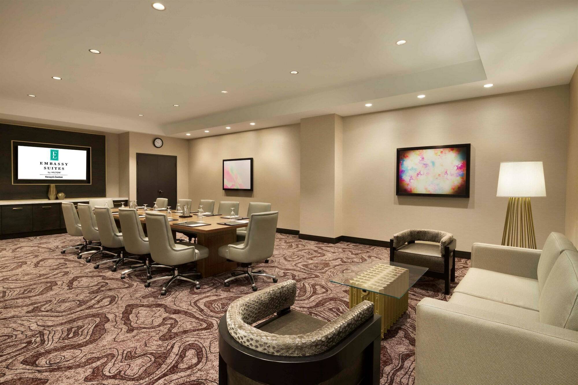 Embassy By Hilton Downtown 4*