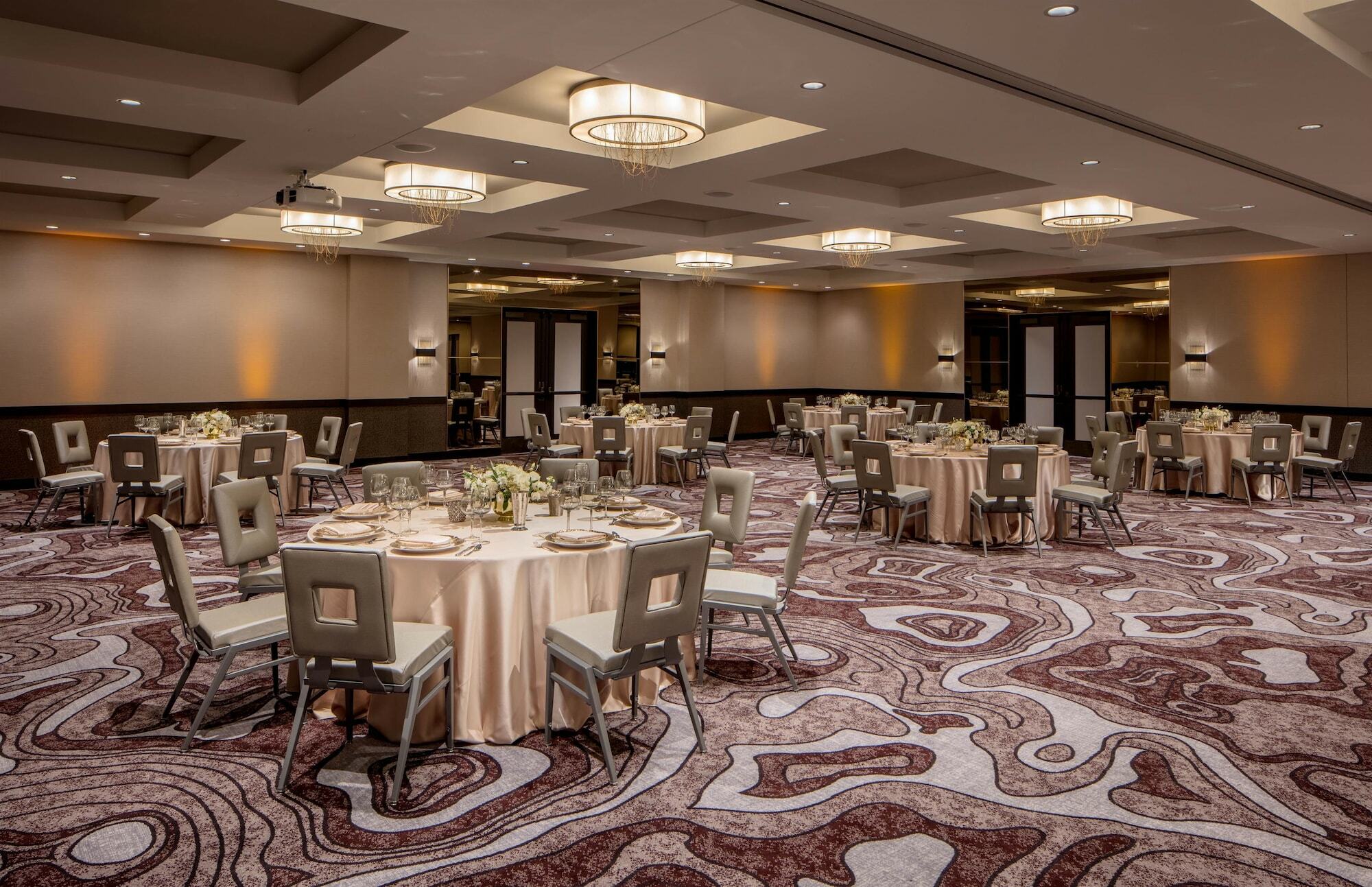 Hotel Embassy By Hilton Downtown 4*